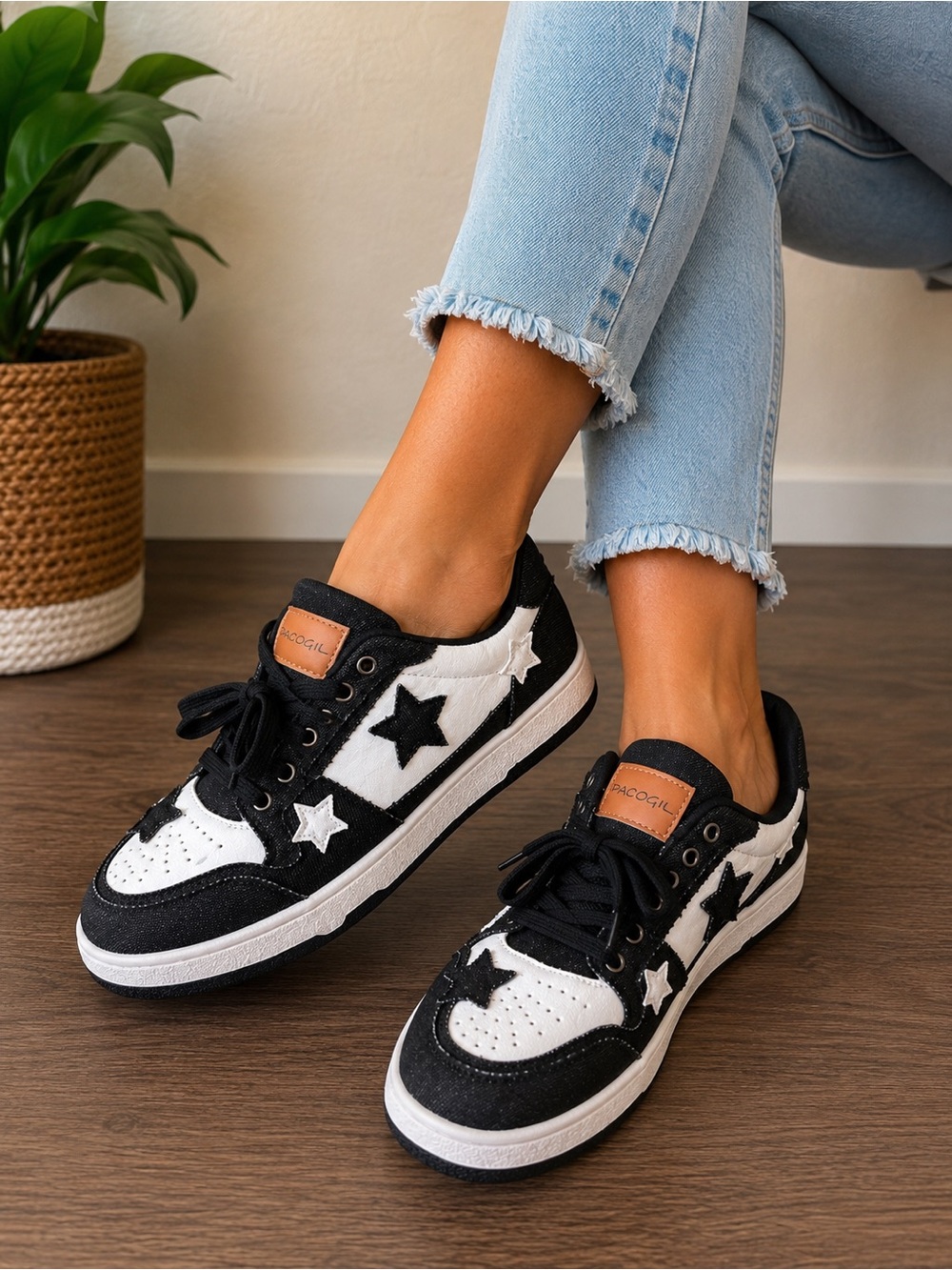 PACOGIL Black White Star Low Top Sneakers Size 42 NWOT